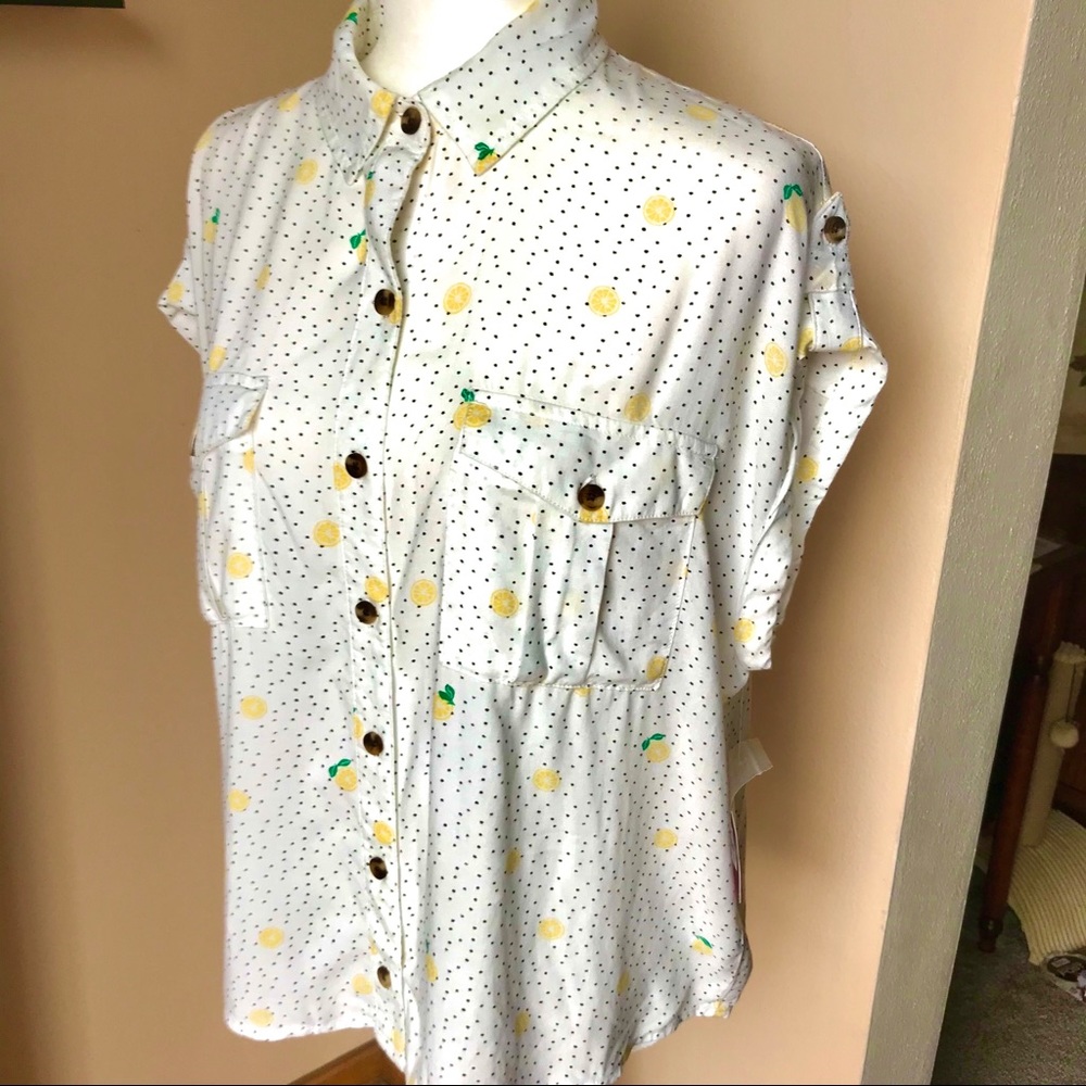 Hello Lemon 🍋 “SO” NWT Tab short Sleeve Lemon Top Size:M - Picture 5 of 7